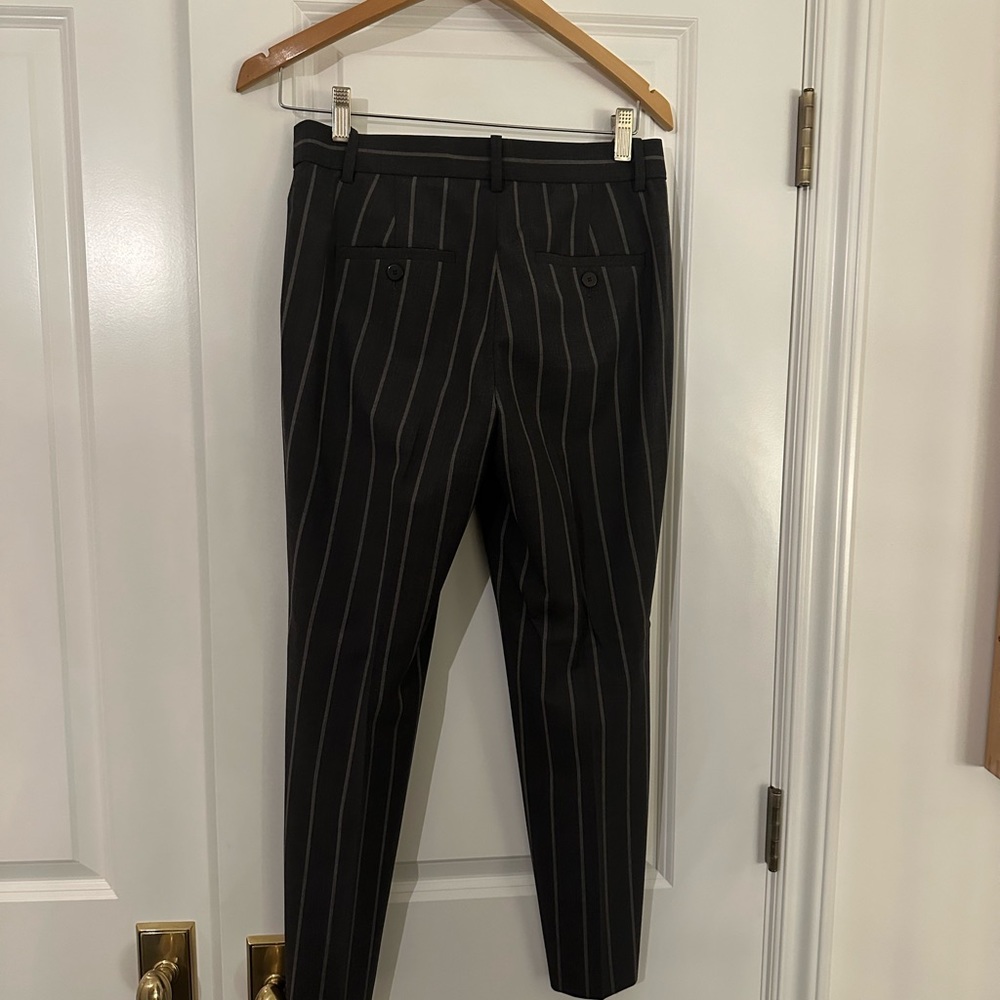 Theory grey pin stripe size zero ankle cropped pants.